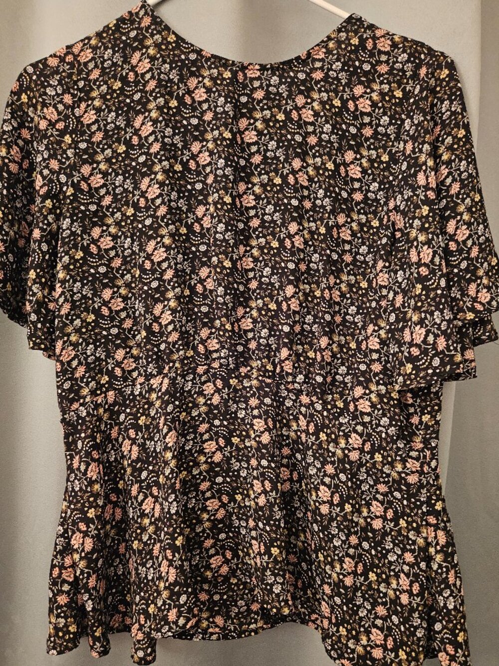 Loft Brand Floral flowy Top Size Small Black and Pink